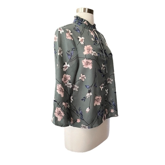 Lucy Paris Top Women's Size XS Green Floral Romantic Keyhole Tie Neck Ruffle - Picture 3 of 6